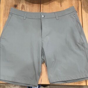 Lululemon Men's Athleisure Green Flat Front Shorts Perfect Condition